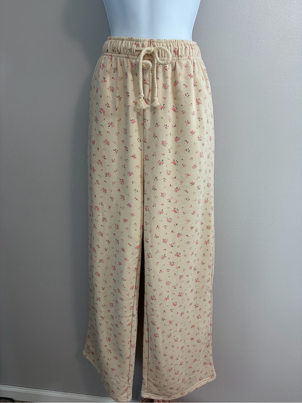 NWT Boutique Brand Veryj-Cream Lounge Pants with Pink Floral Print